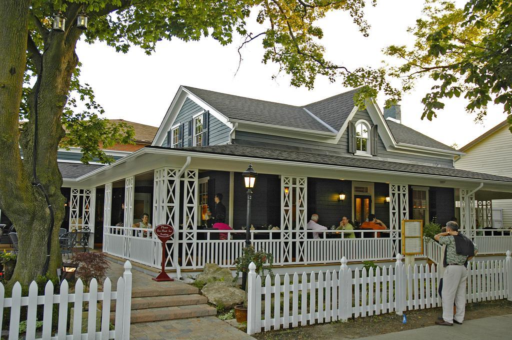 Shaw Club Hotel Niagara-on-the-Lake Exterior photo